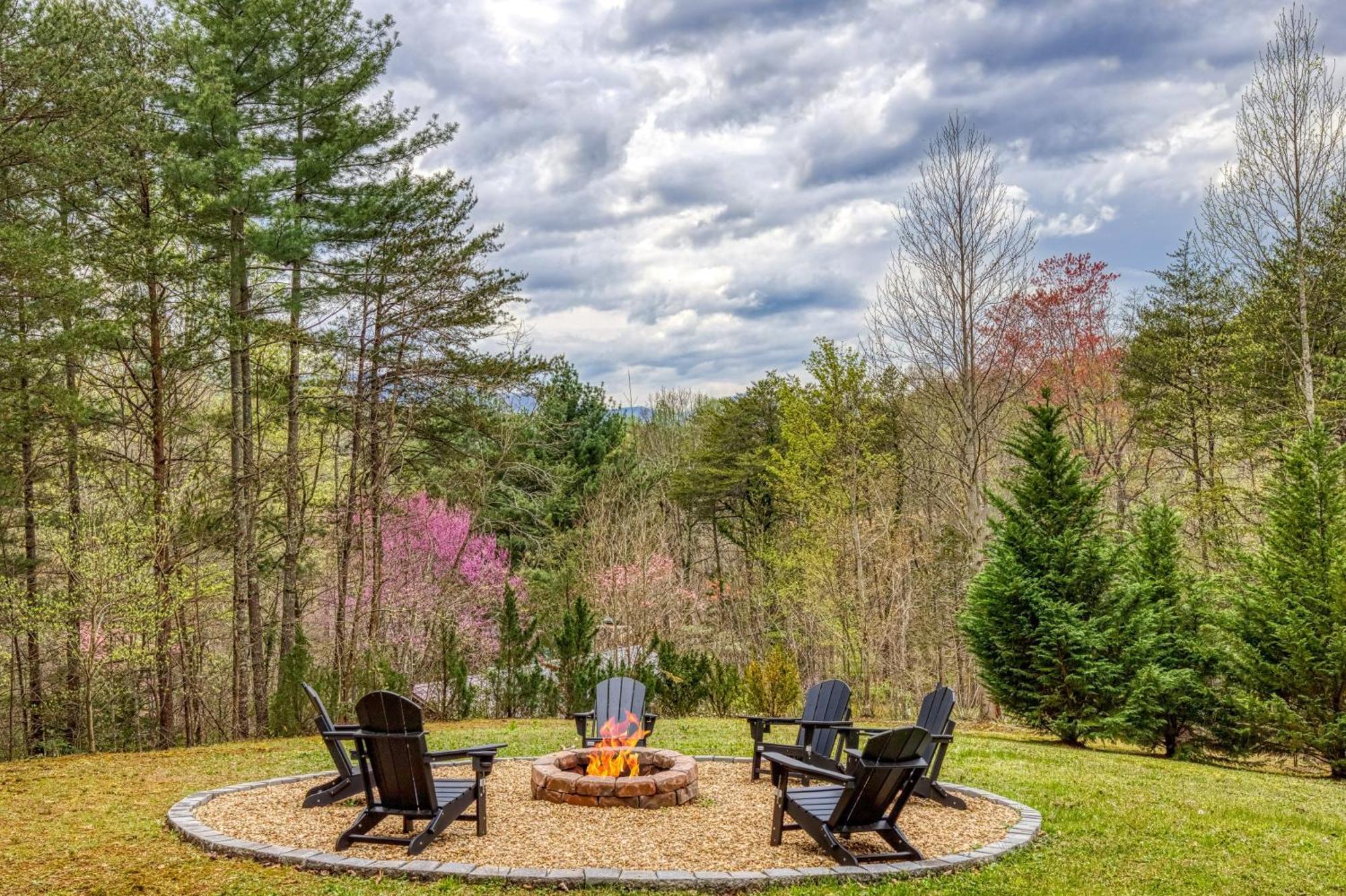 Fantastic Pet Friendly Cabin, Hot Tub, Fire Pit Sevierville Buitenkant foto